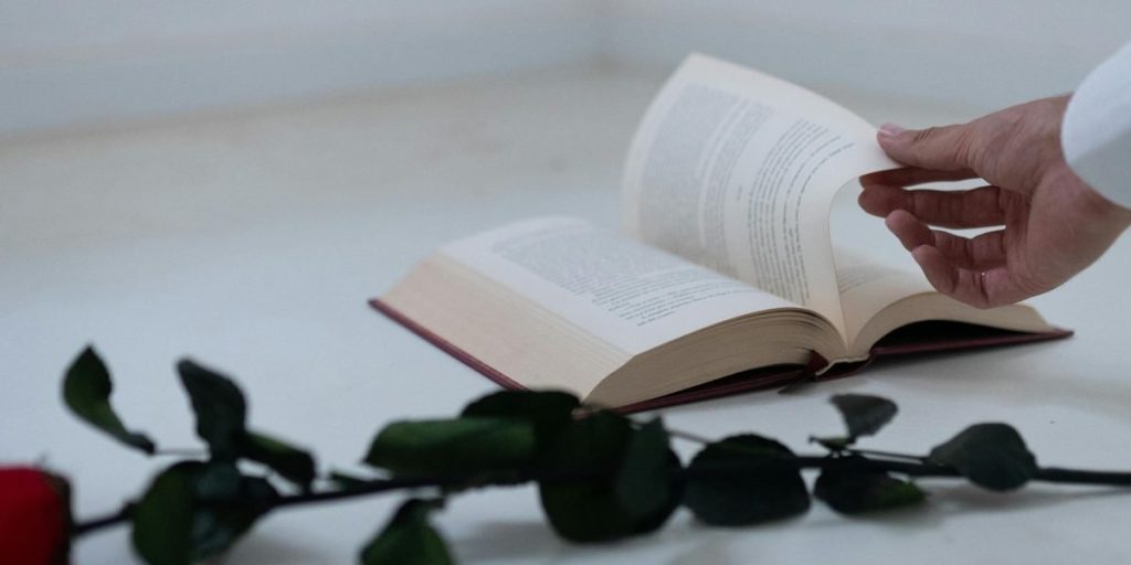 This article maps how to identify and read the greatest fantasy books of all time with an adult reader in mind. It explains four practical criteria—literary mer...