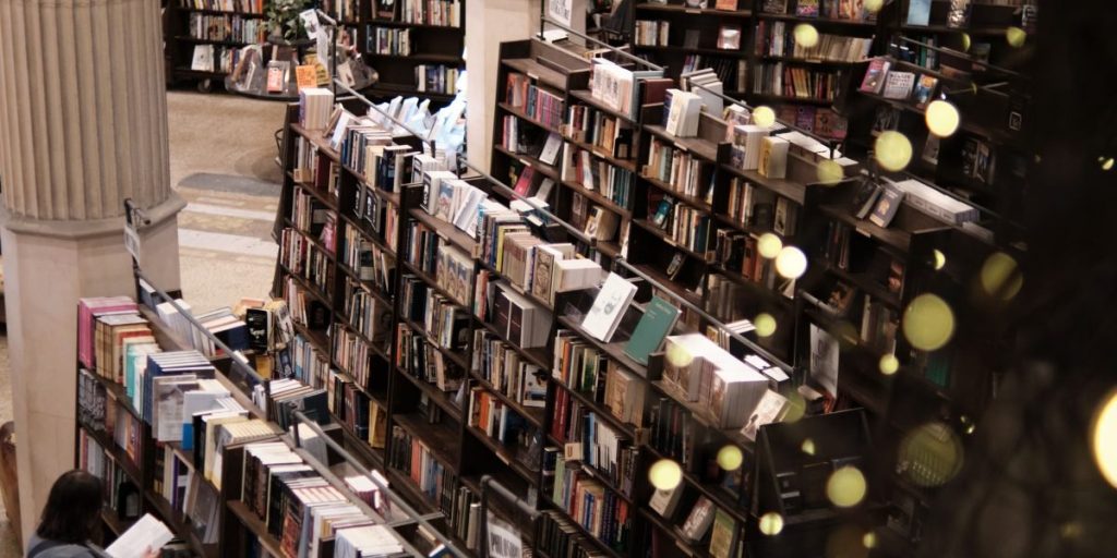 This article explains why adult fantasy readers benefit from dedicated discovery channels that cut through the Young Adult (YA) clutter and surface mature, comp...
